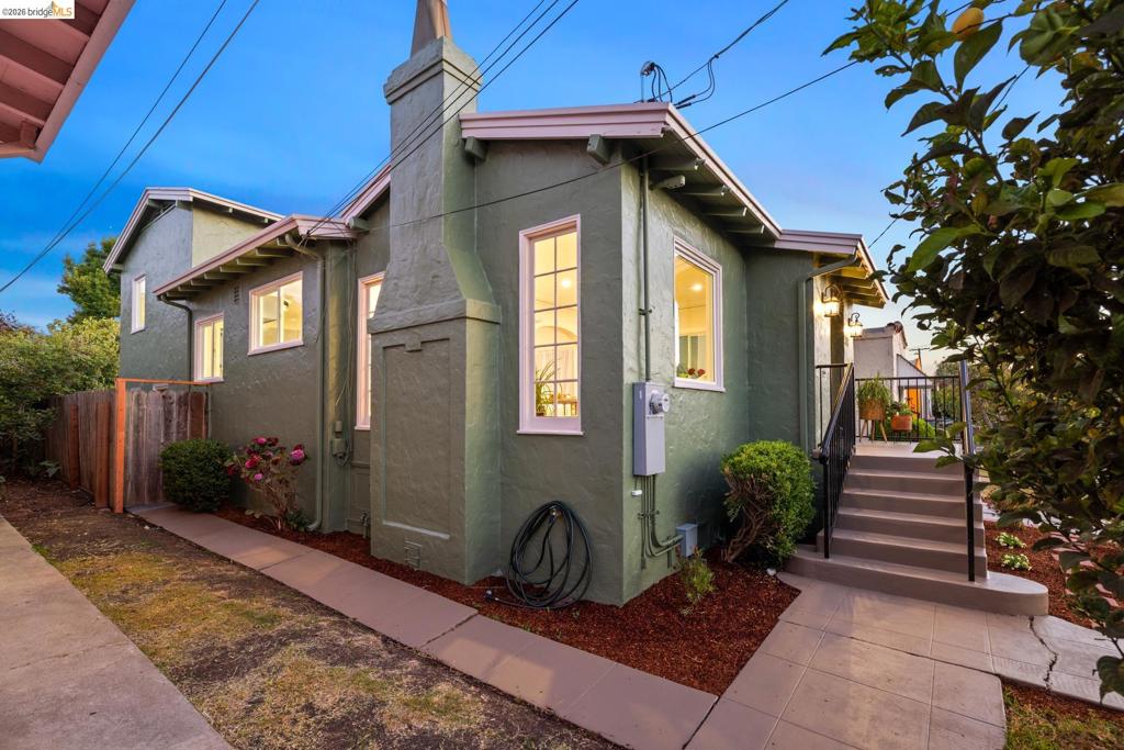 1221 Curtis St Property Photo 44