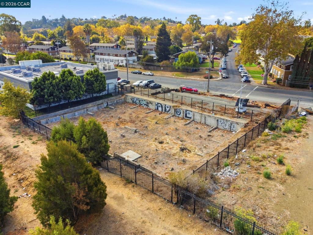 2302 Sacramento St Property Photo 14