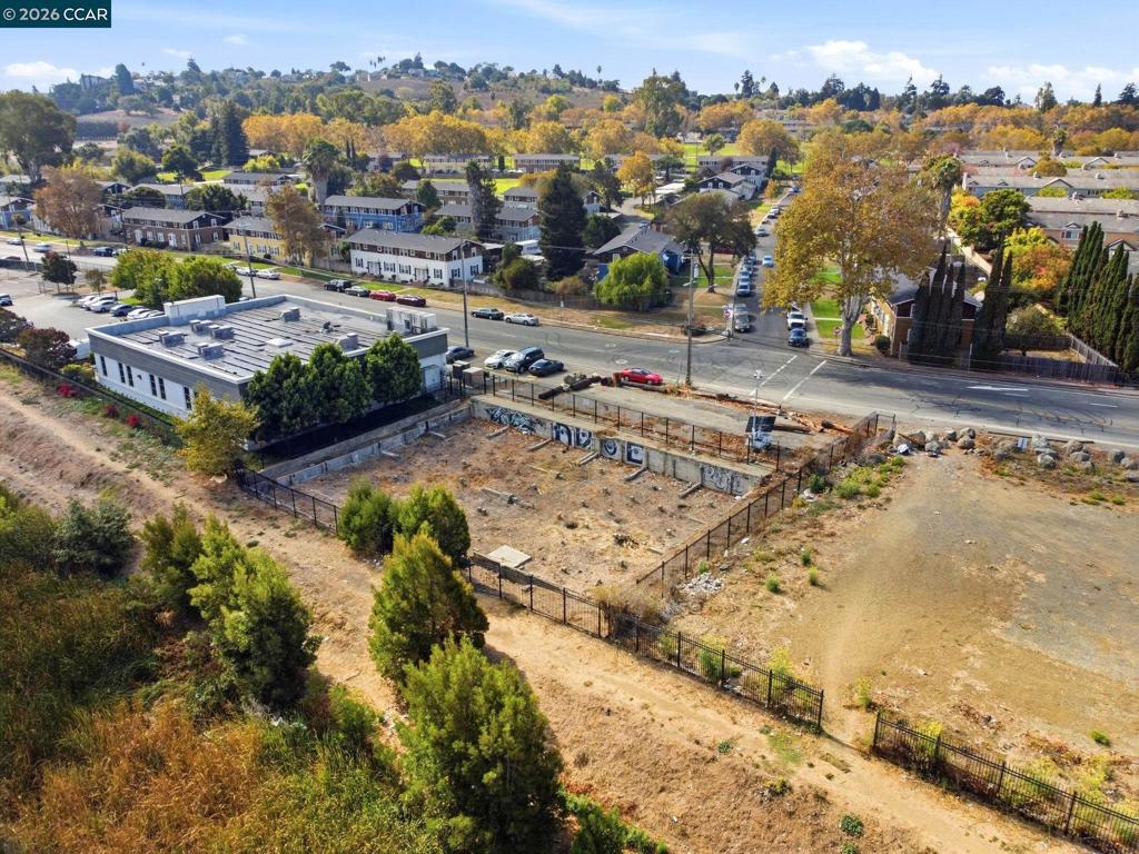 2302 Sacramento St Property Photo 15
