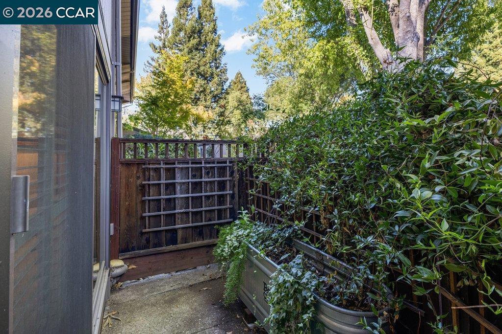 318 Alamo Sq Property Photo 10
