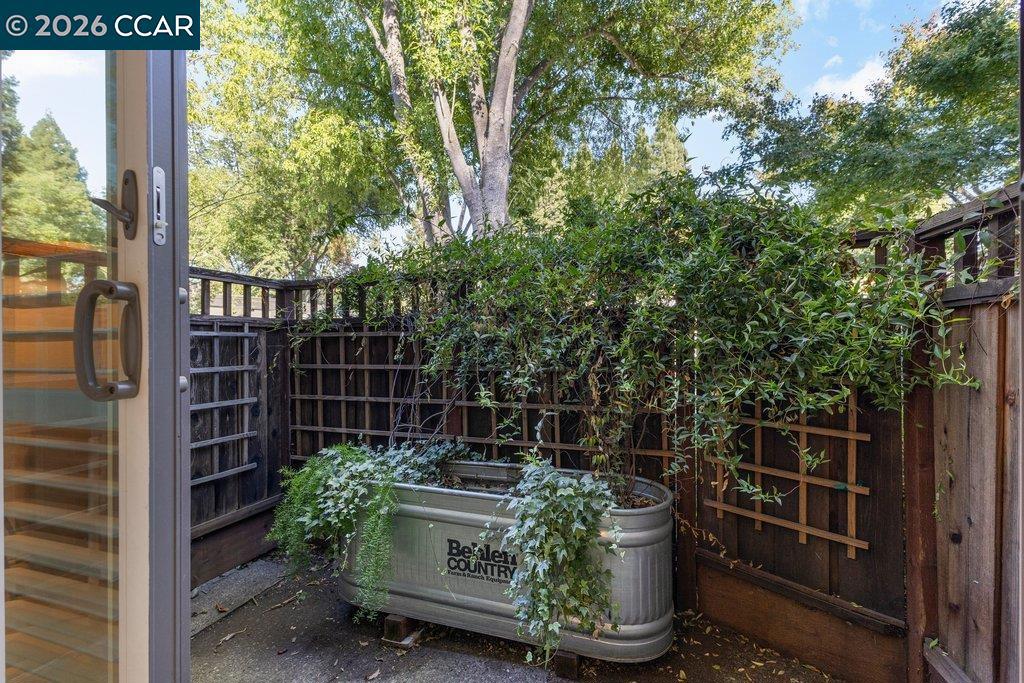 318 Alamo Sq Property Photo 11