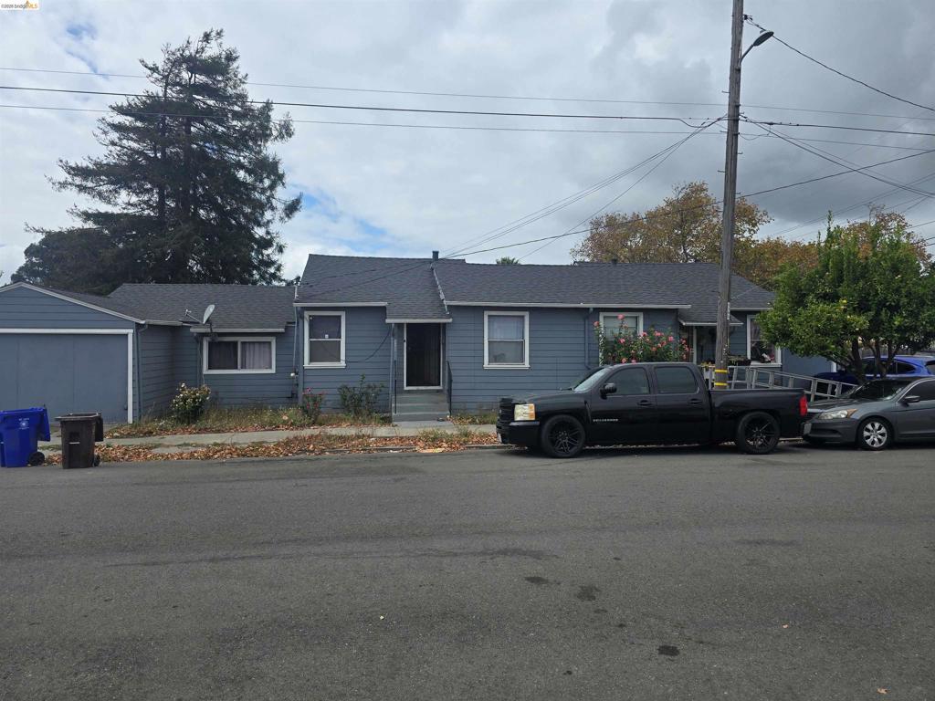 861 15th St Property Photo 1