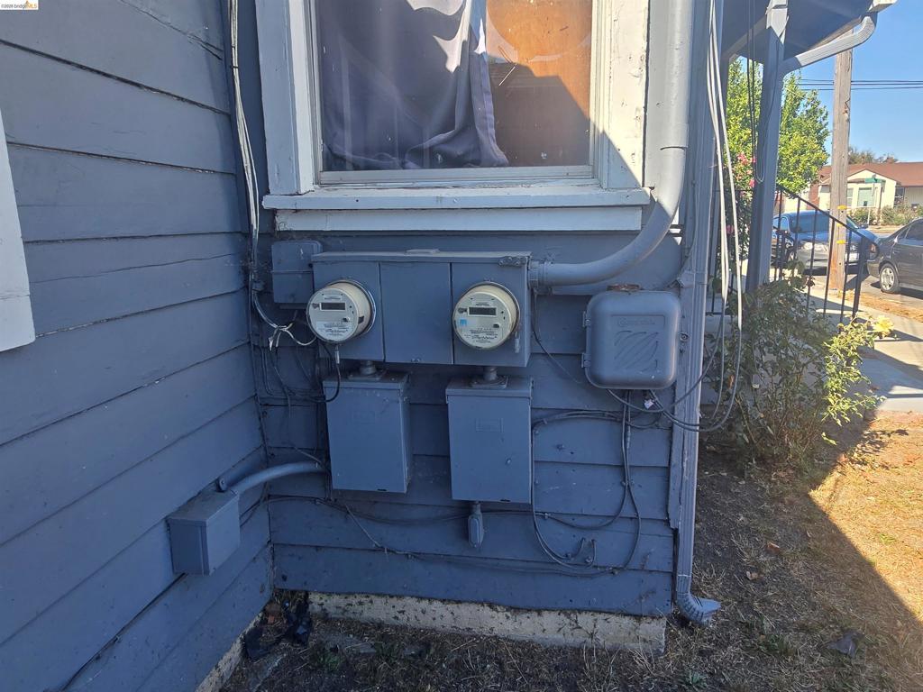 861 15th St Property Photo 3
