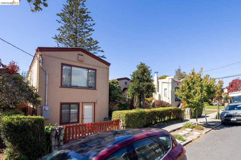 902 Carmel Ave Property Photo 3