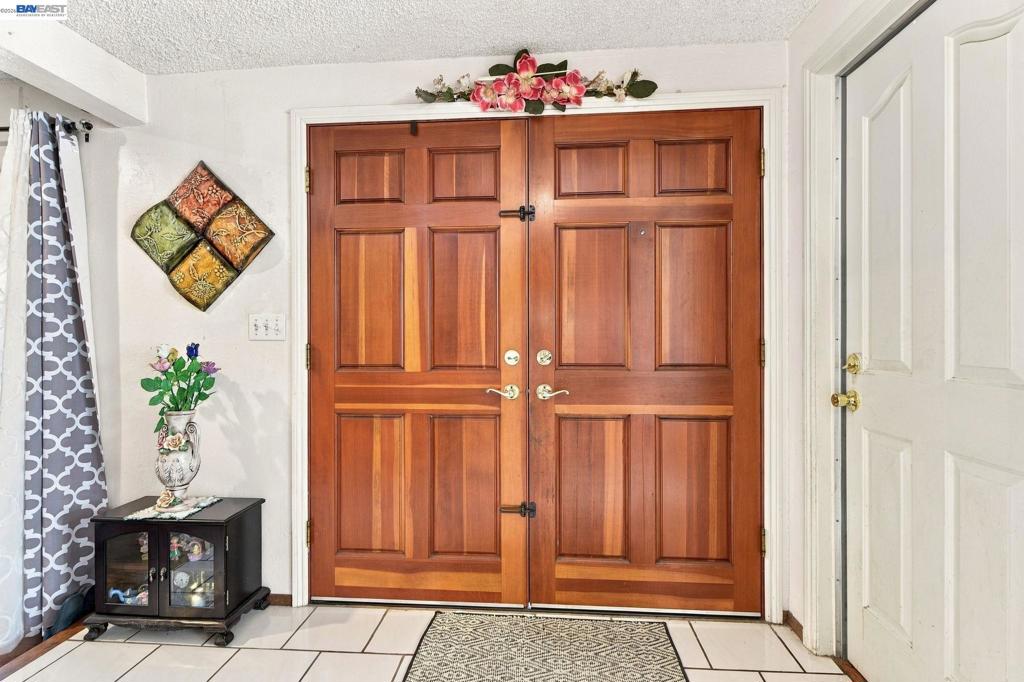 1357 Goldenlake Rd Property Photo 4