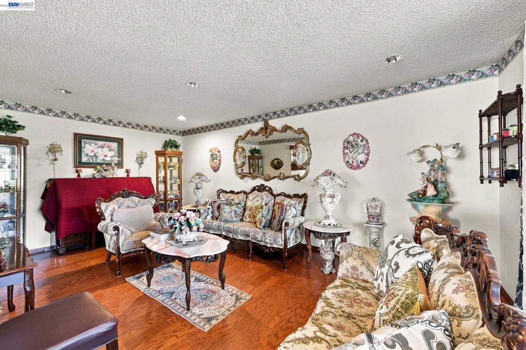 1357 Goldenlake Rd Property Photo 5