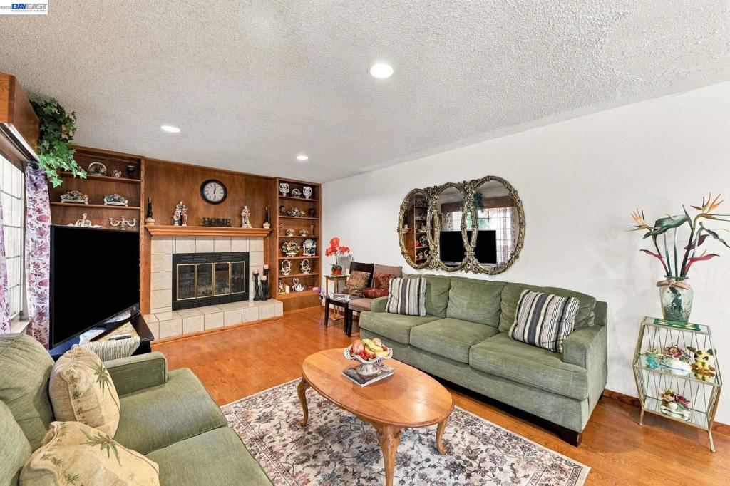 1357 Goldenlake Rd Property Photo 8