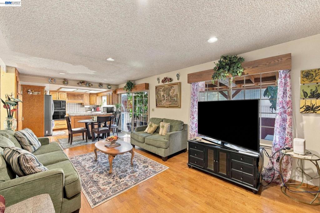 1357 Goldenlake Rd Property Photo 9