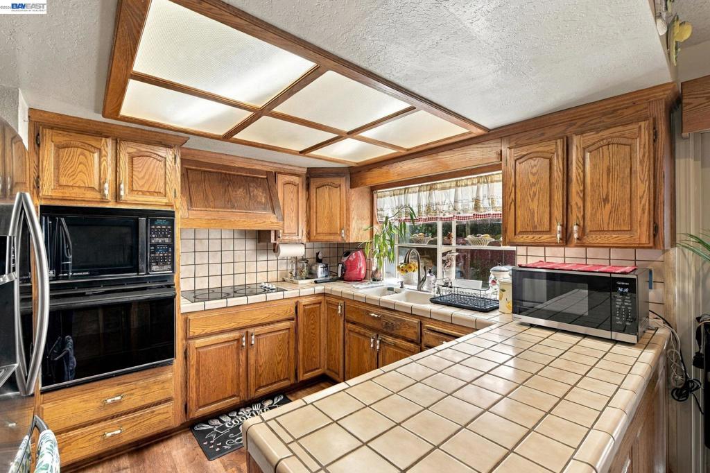 1357 Goldenlake Rd Property Photo 11