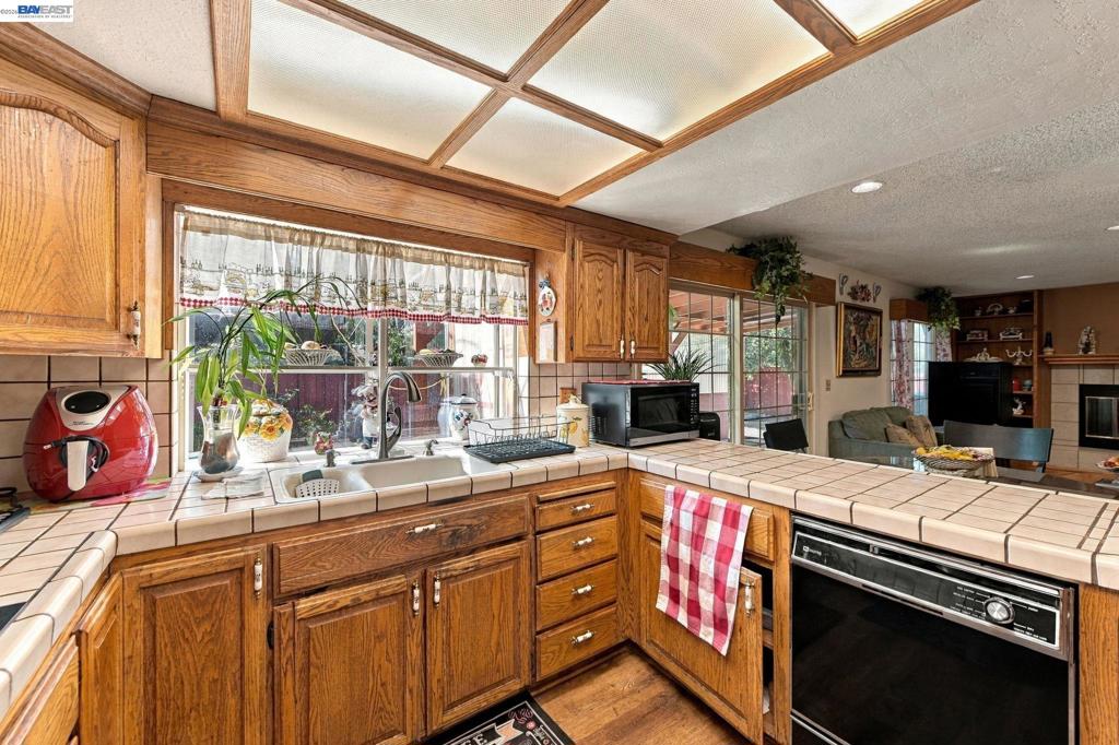 1357 Goldenlake Rd Property Photo 12