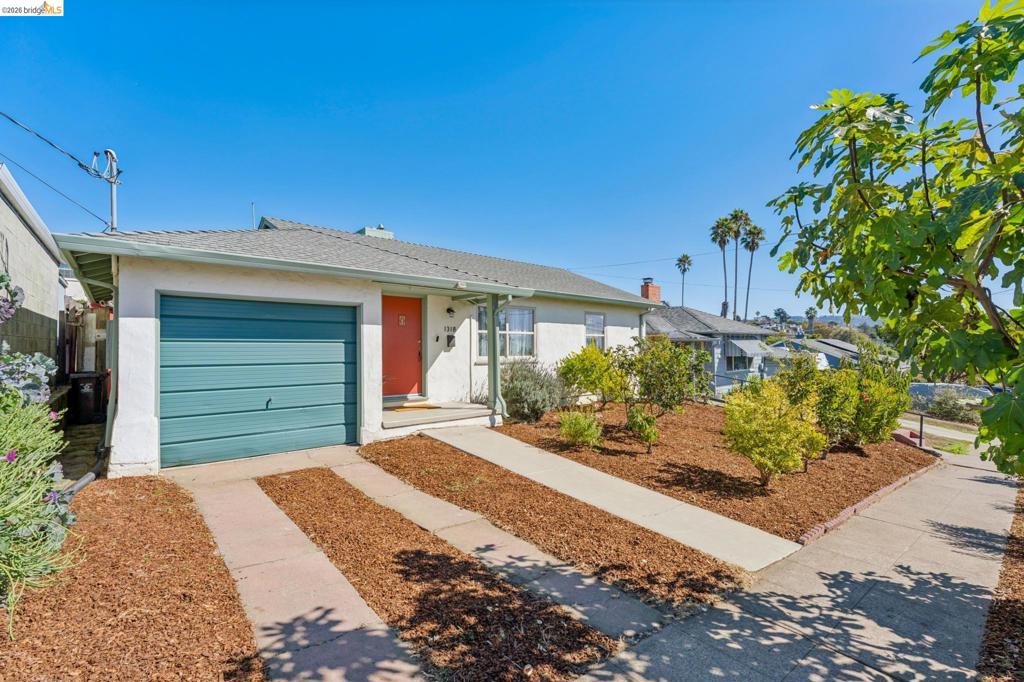1318 Mariposa St Property Photo 4