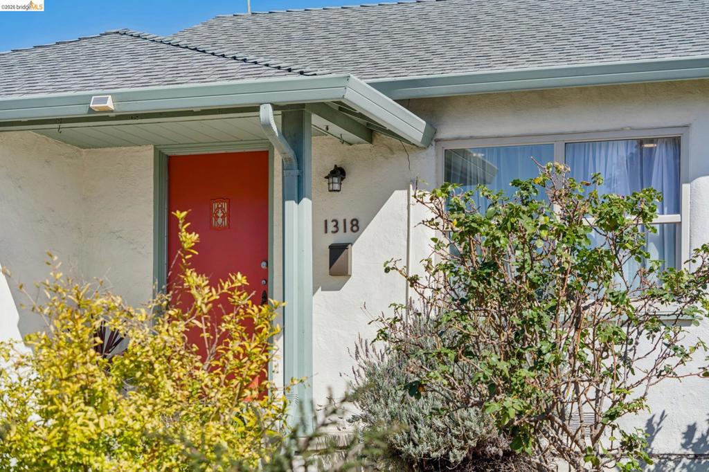 1318 Mariposa St Property Photo 5