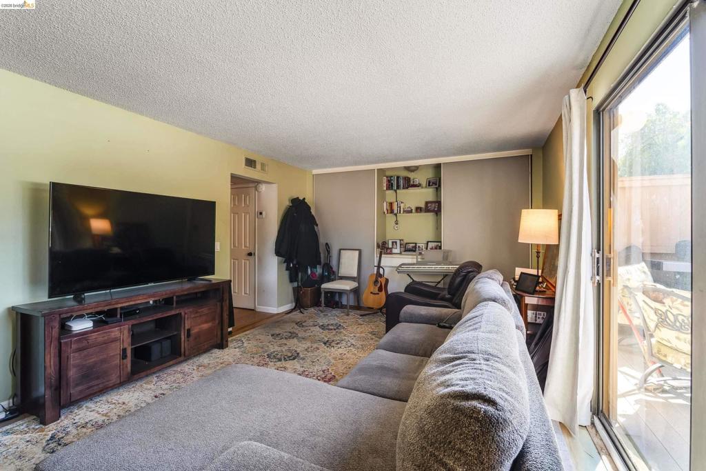 490 N Civic Dr 322 Property Photo 5