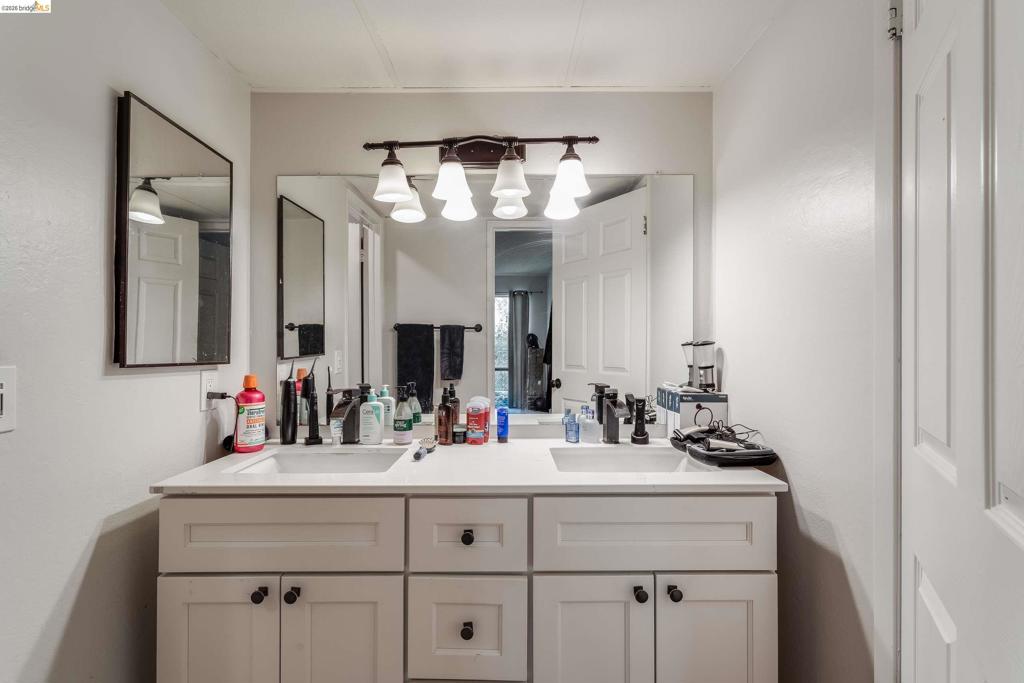 490 N Civic Dr 322 Property Photo 12