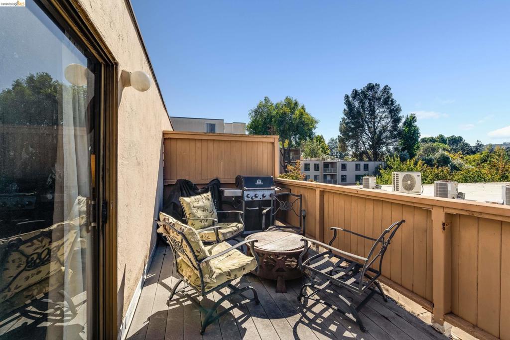 490 N Civic Dr 322 Property Photo 16
