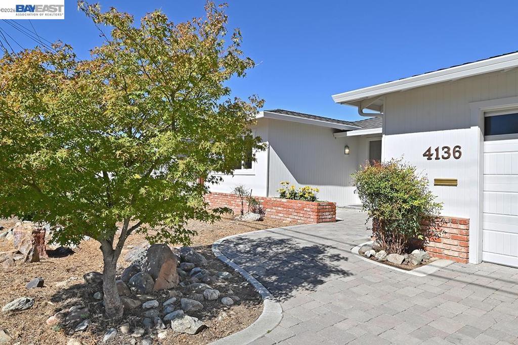 4136 Drake Way Property Photo 2