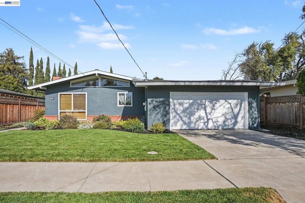 1264 Pine St Property Photo 3