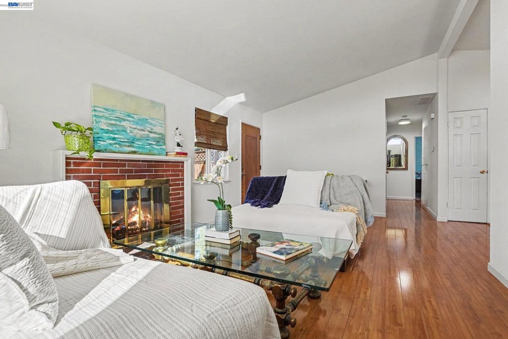 1264 Pine St Property Photo 7