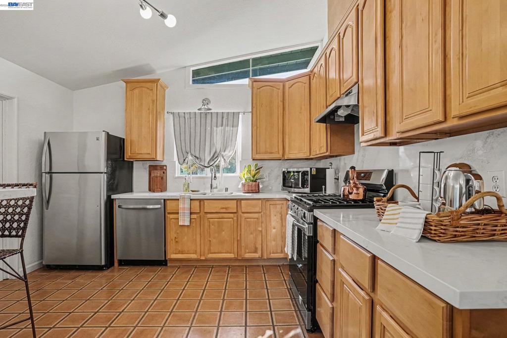 1264 Pine St Property Photo 10