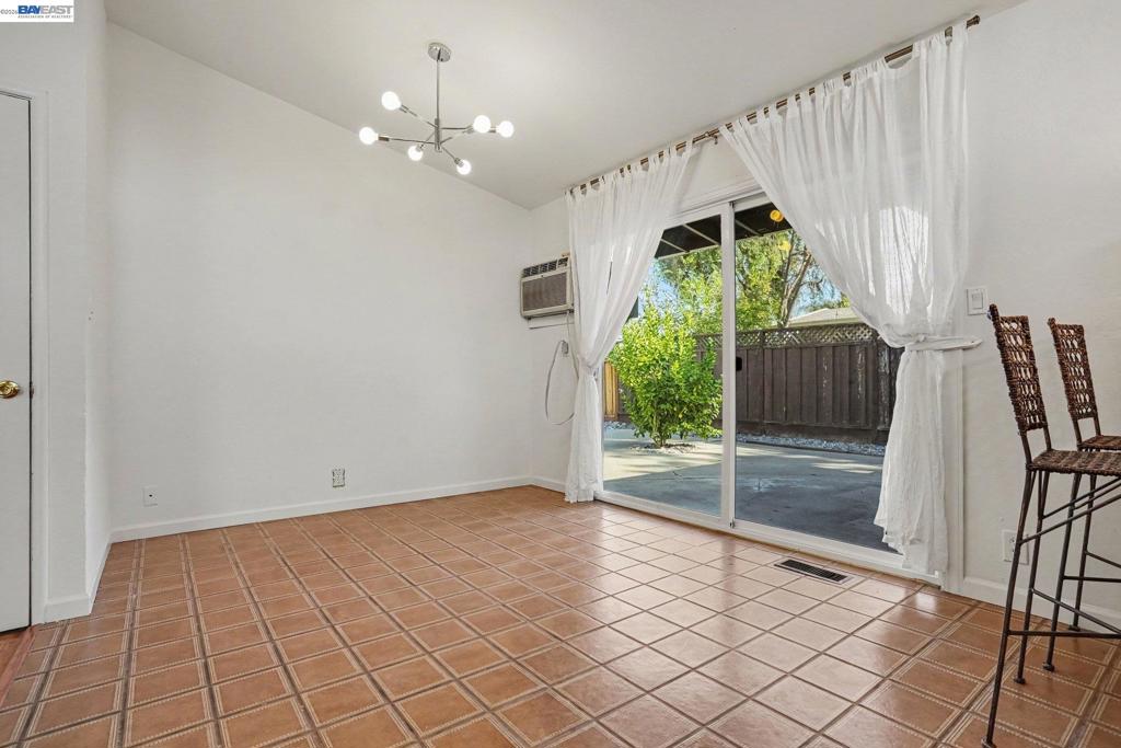 1264 Pine St Property Photo 12