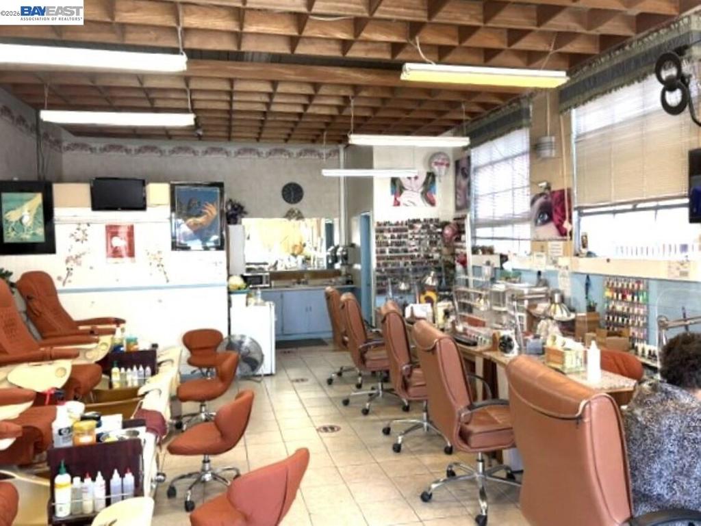 21120 Mission Blvd Property Photo 5