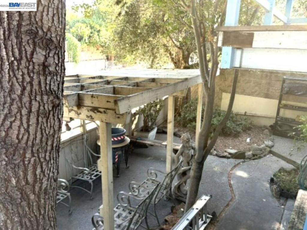 21120 Mission Blvd Property Photo 7