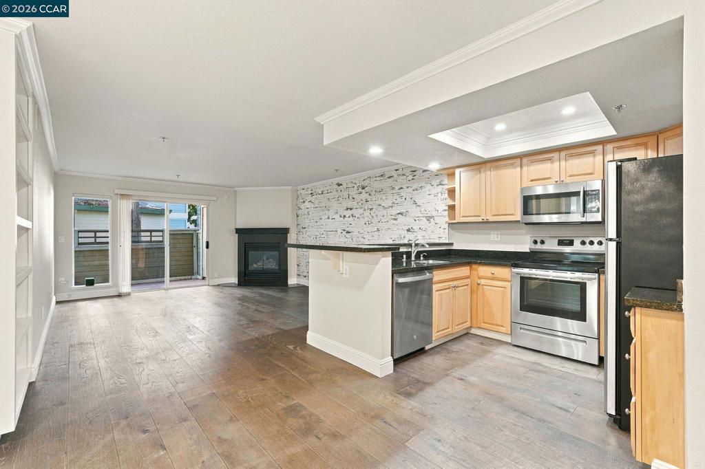 2550 Oak Rd 111 Property Photo 6