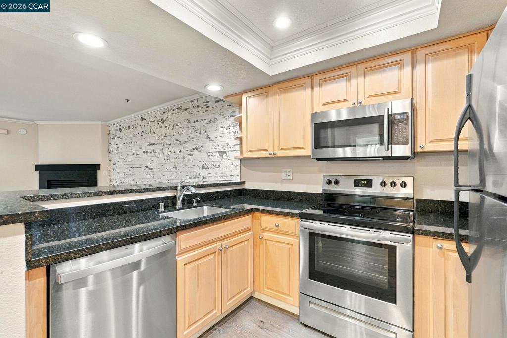 2550 Oak Rd 111 Property Photo 8