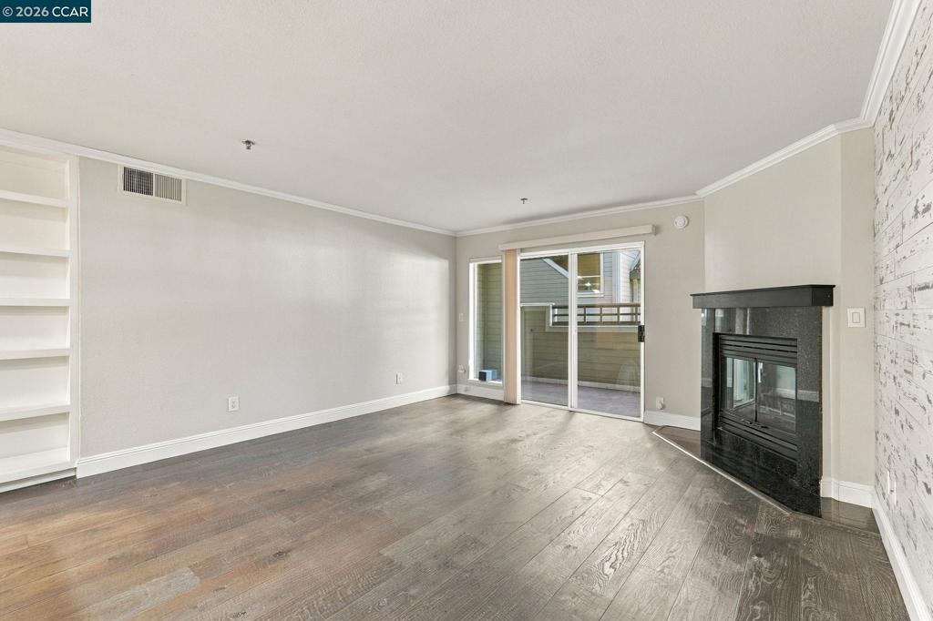 2550 Oak Rd 111 Property Photo 11