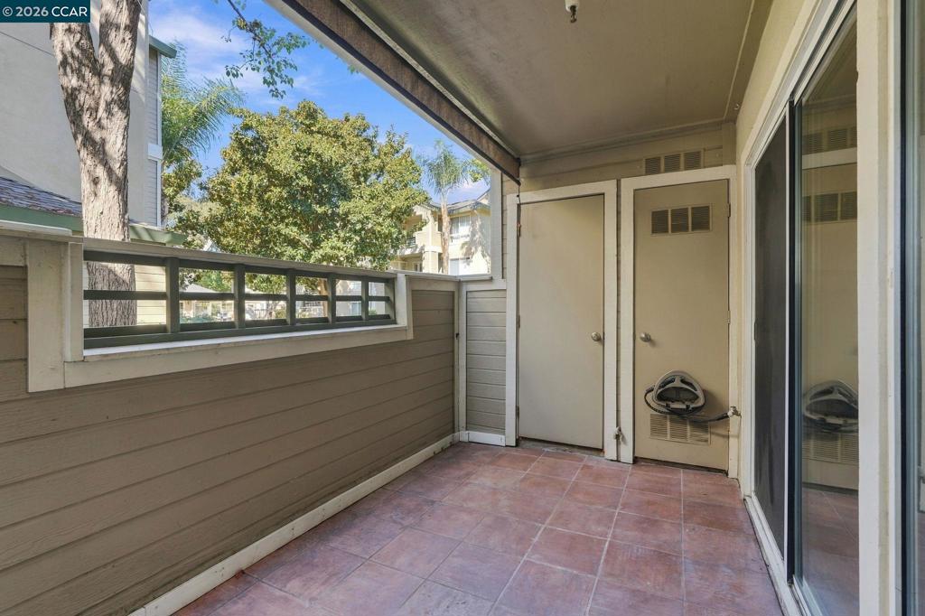 2550 Oak Rd 111 Property Photo 12