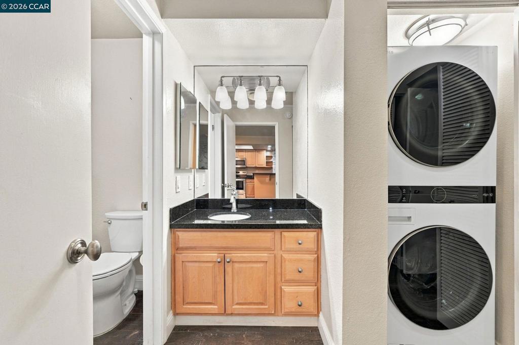 2550 Oak Rd 111 Property Photo 15