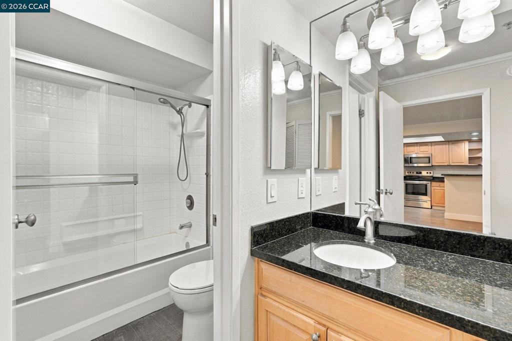 2550 Oak Rd 111 Property Photo 16