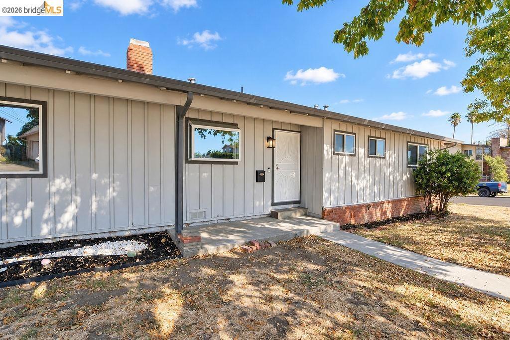 1002 Hillside Ter Property Photo 3