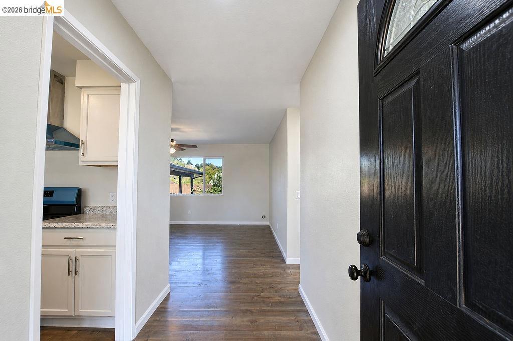1002 Hillside Ter Property Photo 4