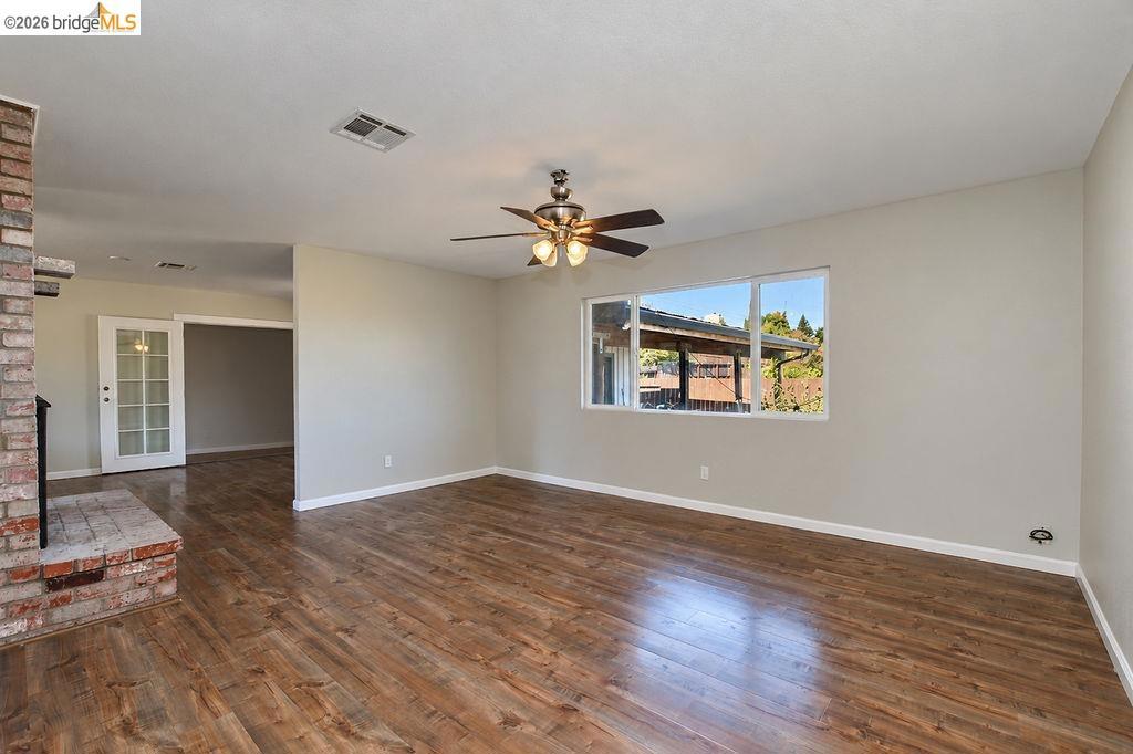 1002 Hillside Ter Property Photo 5