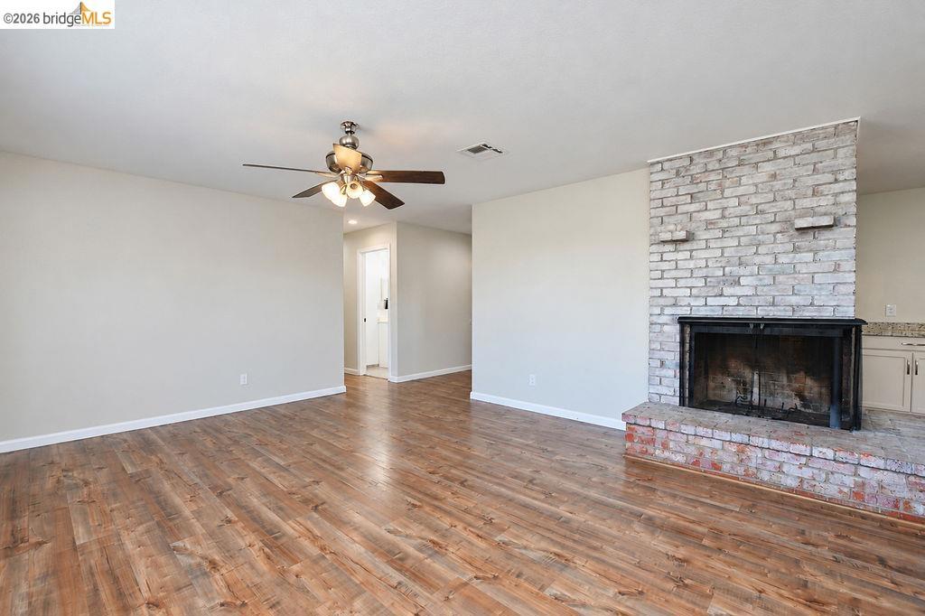 1002 Hillside Ter Property Photo 6