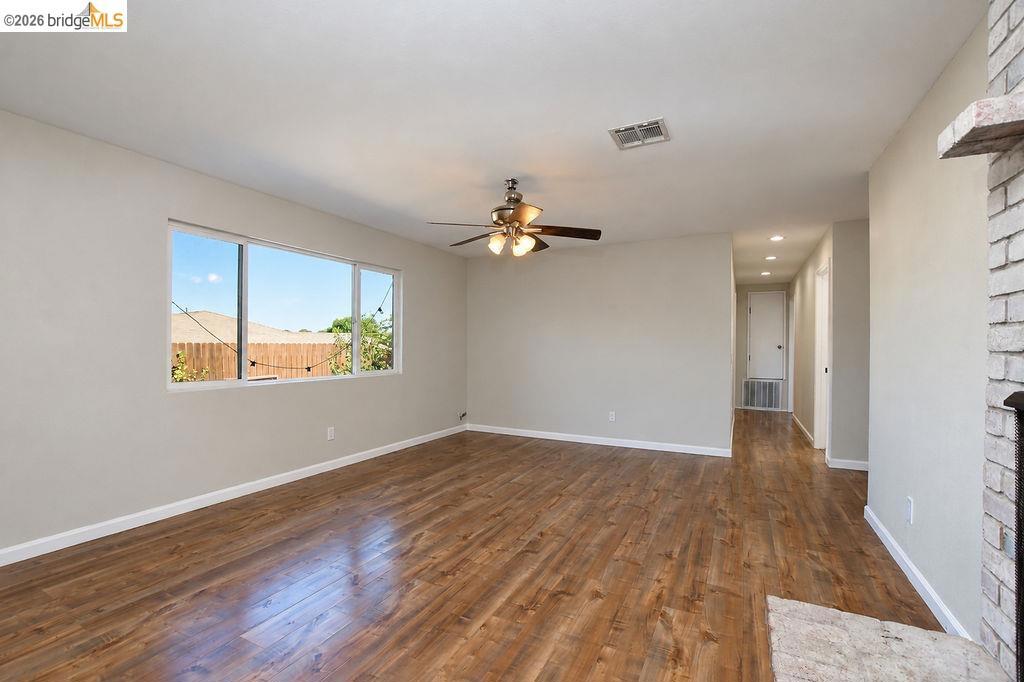 1002 Hillside Ter Property Photo 7