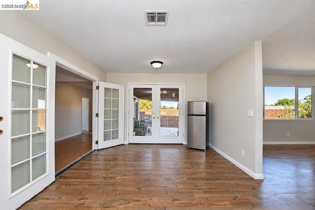 1002 Hillside Ter Property Photo 8
