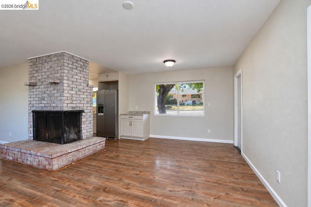 1002 Hillside Ter Property Photo 9
