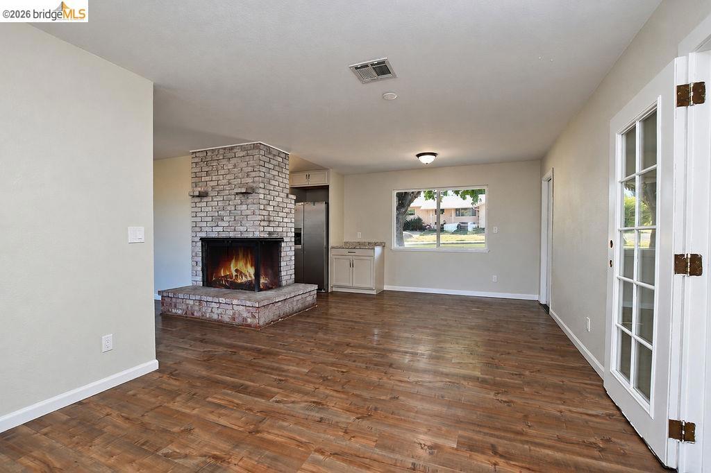1002 Hillside Ter Property Photo 10