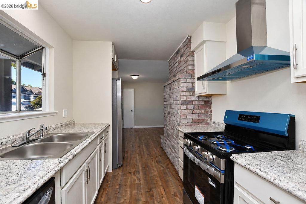 1002 Hillside Ter Property Photo 13