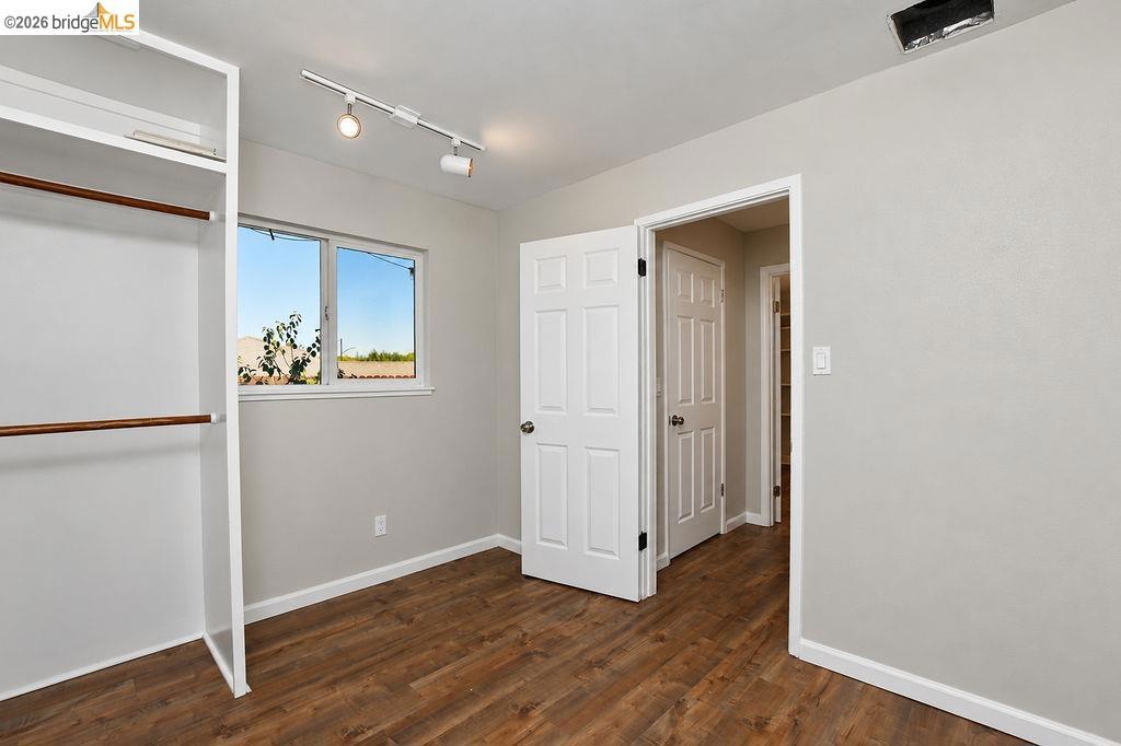 1002 Hillside Ter Property Photo 16