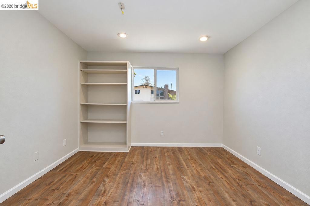 1002 Hillside Ter Property Photo 17