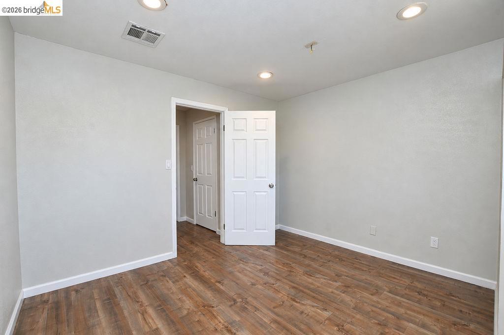 1002 Hillside Ter Property Photo 18