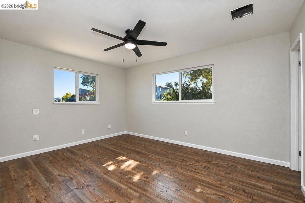 1002 Hillside Ter Property Photo 19