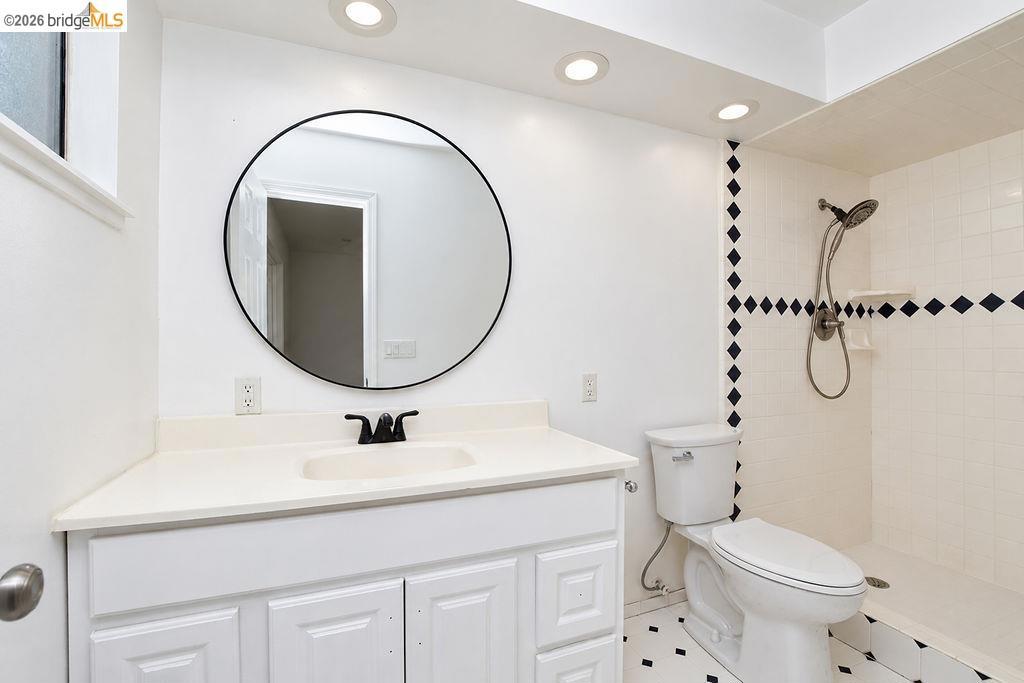 1002 Hillside Ter Property Photo 21