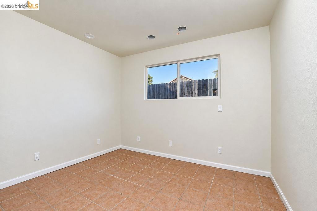 1002 Hillside Ter Property Photo 24