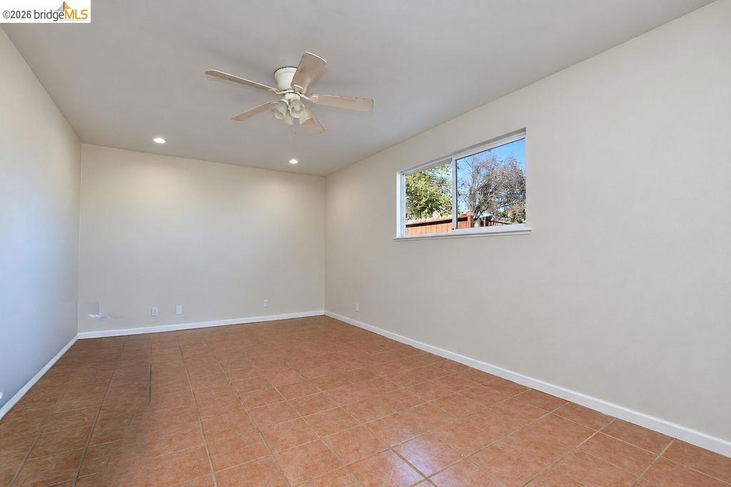 1002 Hillside Ter Property Photo 26