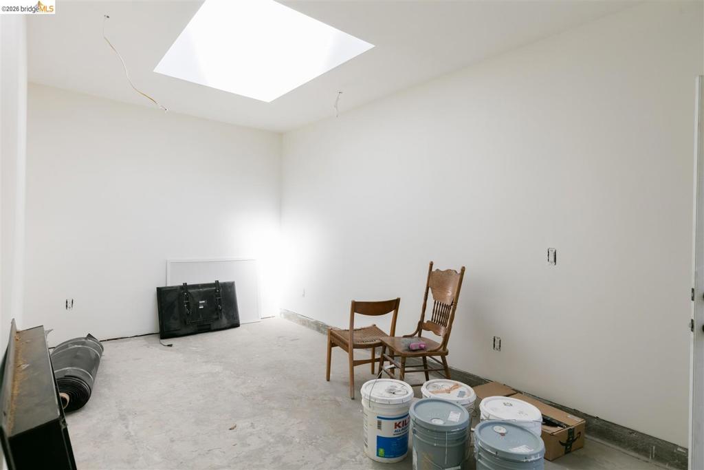 464 E 14th Property Photo 28