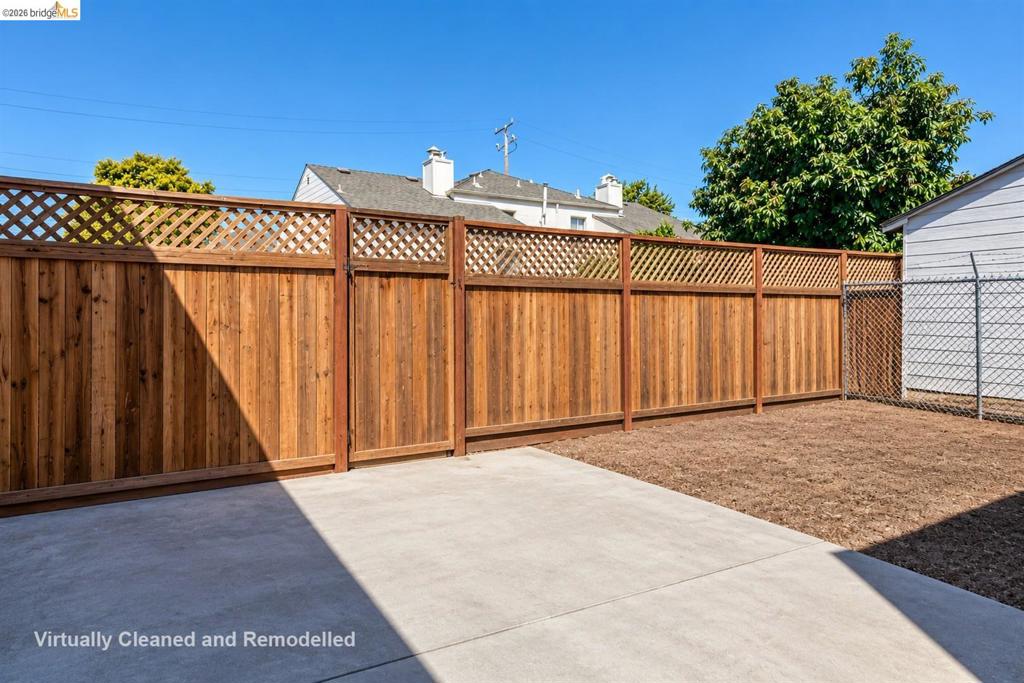 464 E 14th Property Photo 38
